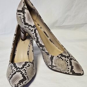 Clarks Snakeskin Mid-Heel Pump. Size 6 1/2